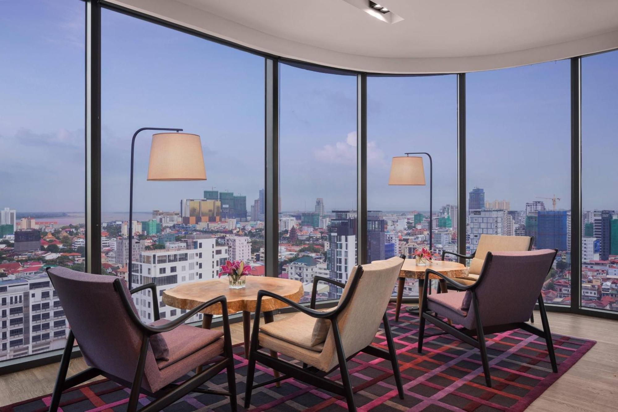 Courtyard By Marriott Phnom Penh Hotel Exterior foto
