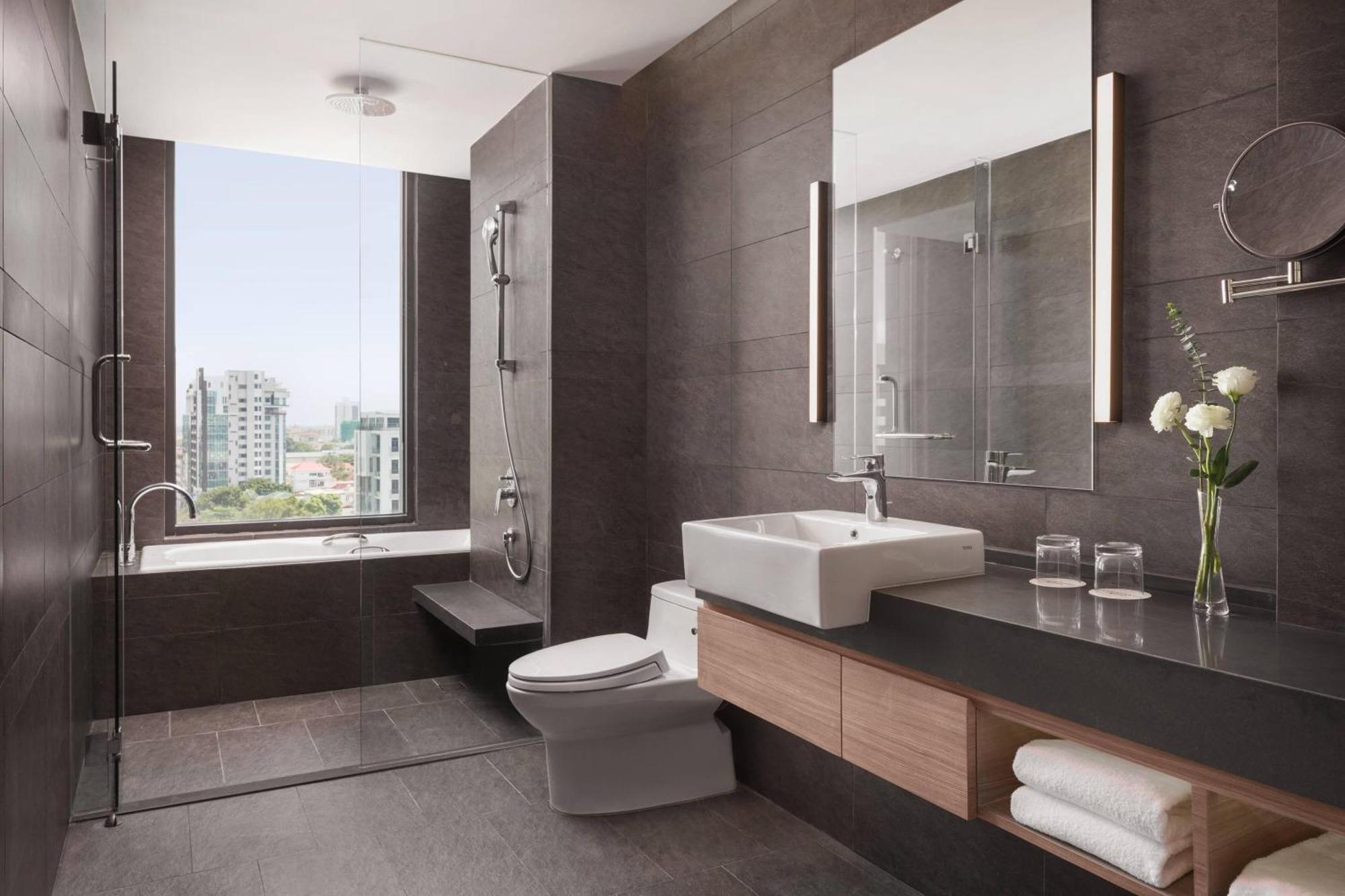 Courtyard By Marriott Phnom Penh Hotel Exterior foto