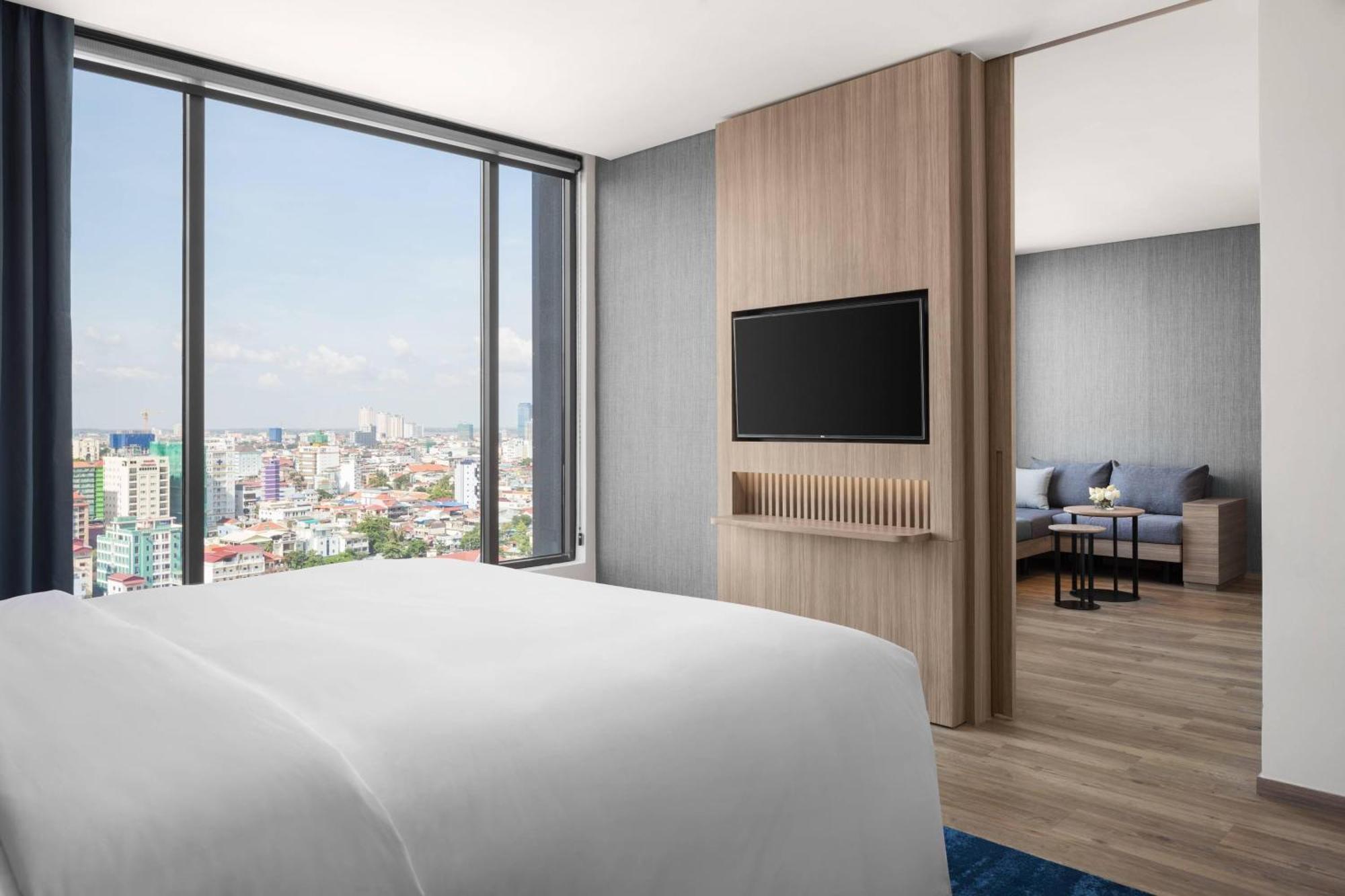 Courtyard By Marriott Phnom Penh Hotel Exterior foto