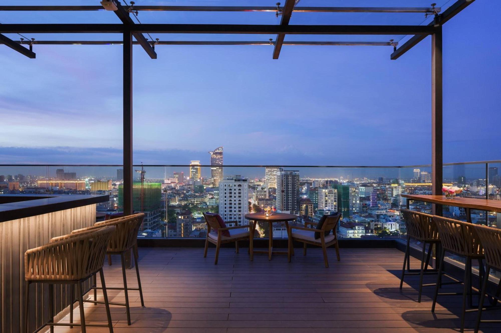 Courtyard By Marriott Phnom Penh Hotel Exterior foto