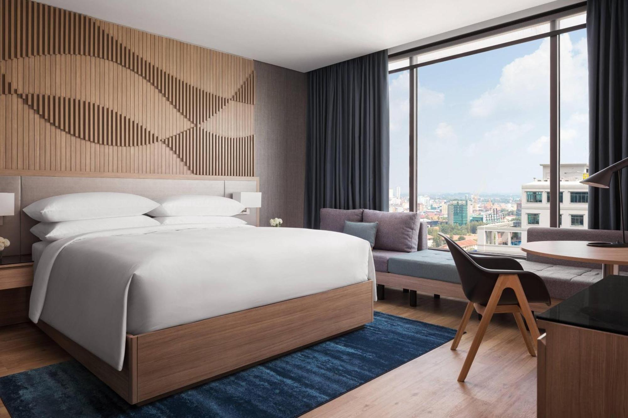 Courtyard By Marriott Phnom Penh Hotel Exterior foto