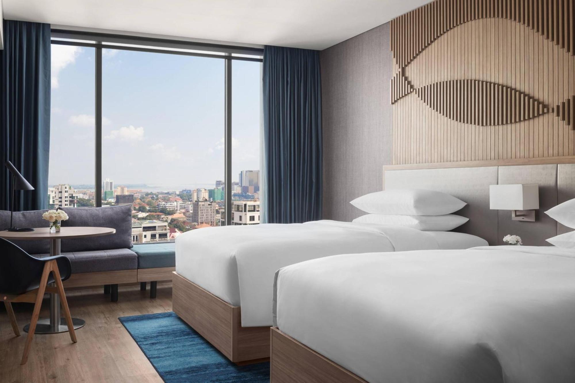 Courtyard By Marriott Phnom Penh Hotel Exterior foto