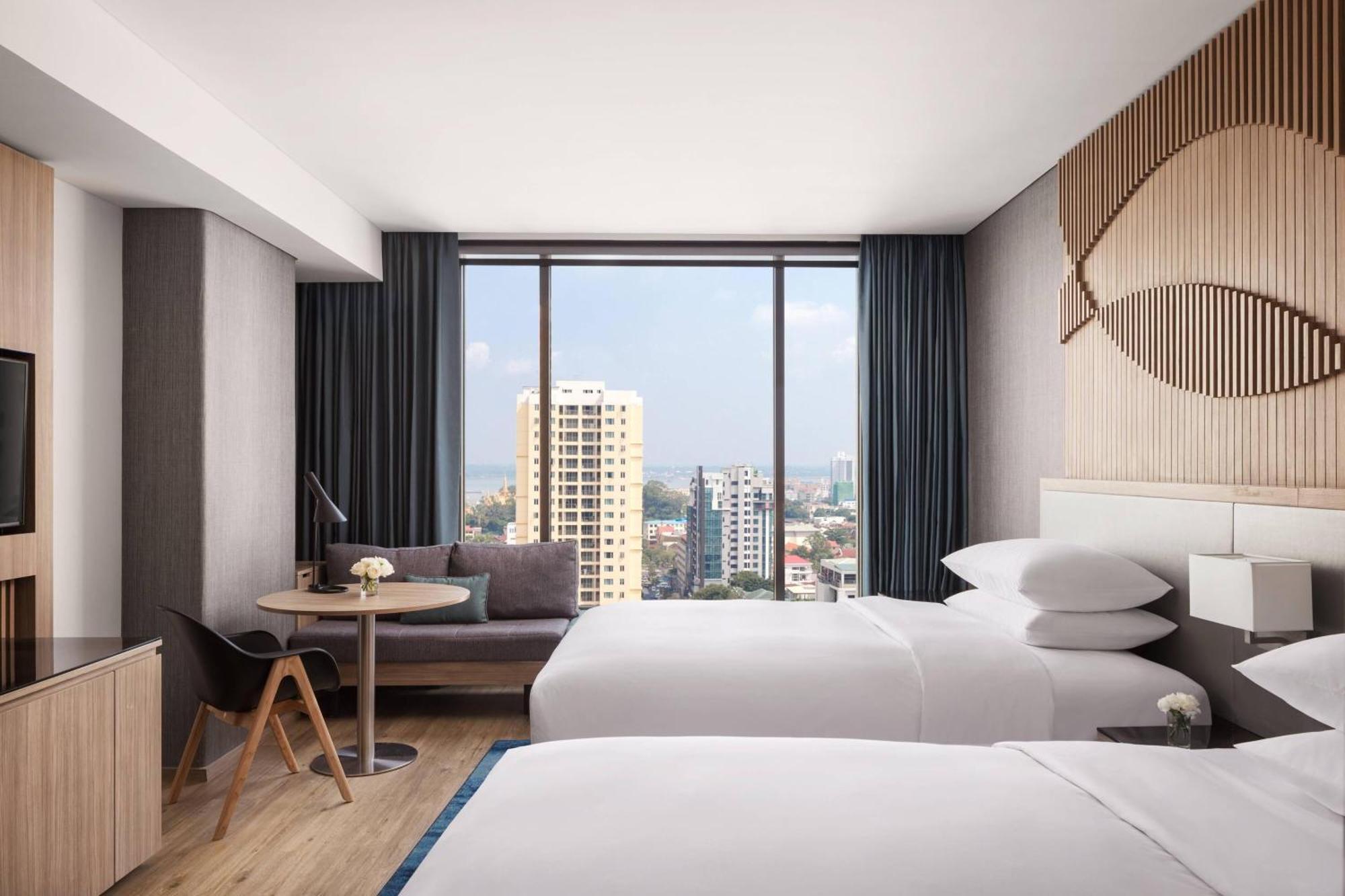 Courtyard By Marriott Phnom Penh Hotel Exterior foto