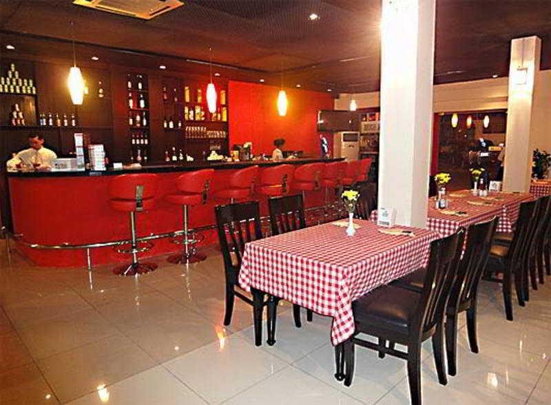 Courtyard By Marriott Phnom Penh Hotel Exterior foto