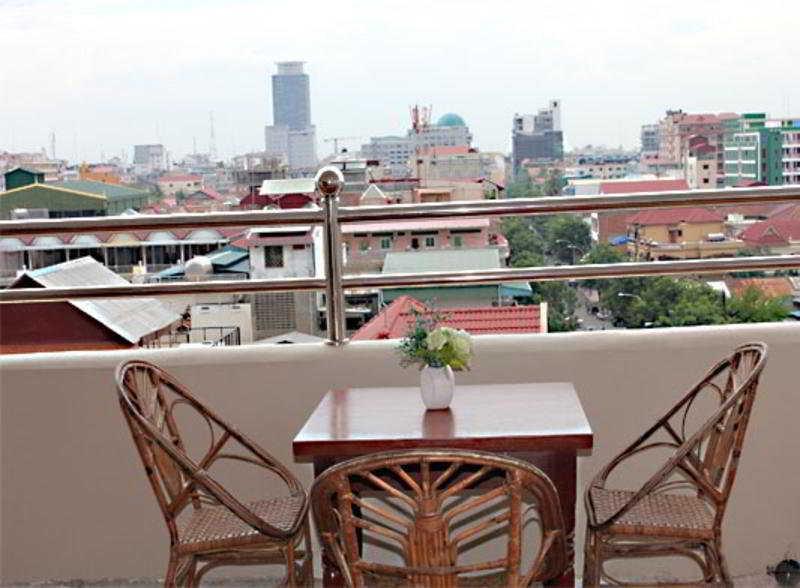 Courtyard By Marriott Phnom Penh Hotel Exterior foto