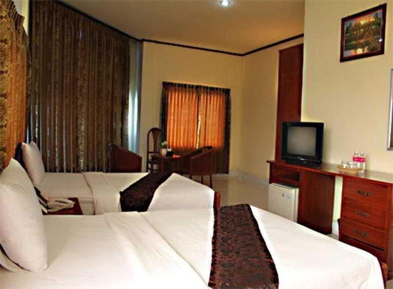 Courtyard By Marriott Phnom Penh Hotel Exterior foto
